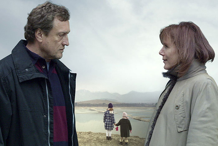 Tapeta filmu Ticho / Silence (2005)