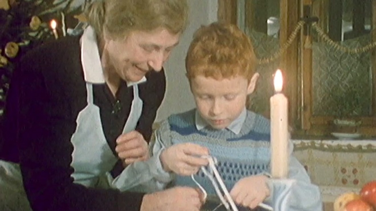 Tapeta filmu Uloupené dětství / Uloupené detství (1987)