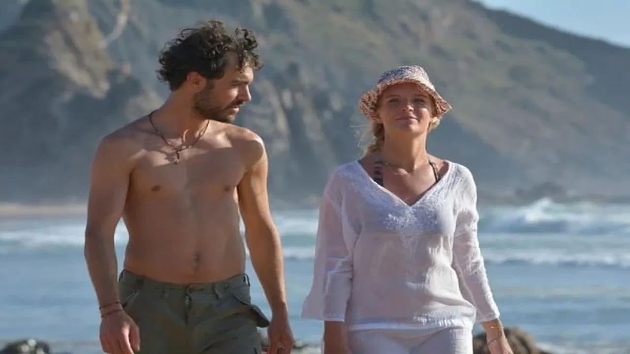 Tapeta filmu Osudové léto v Algarve / ()