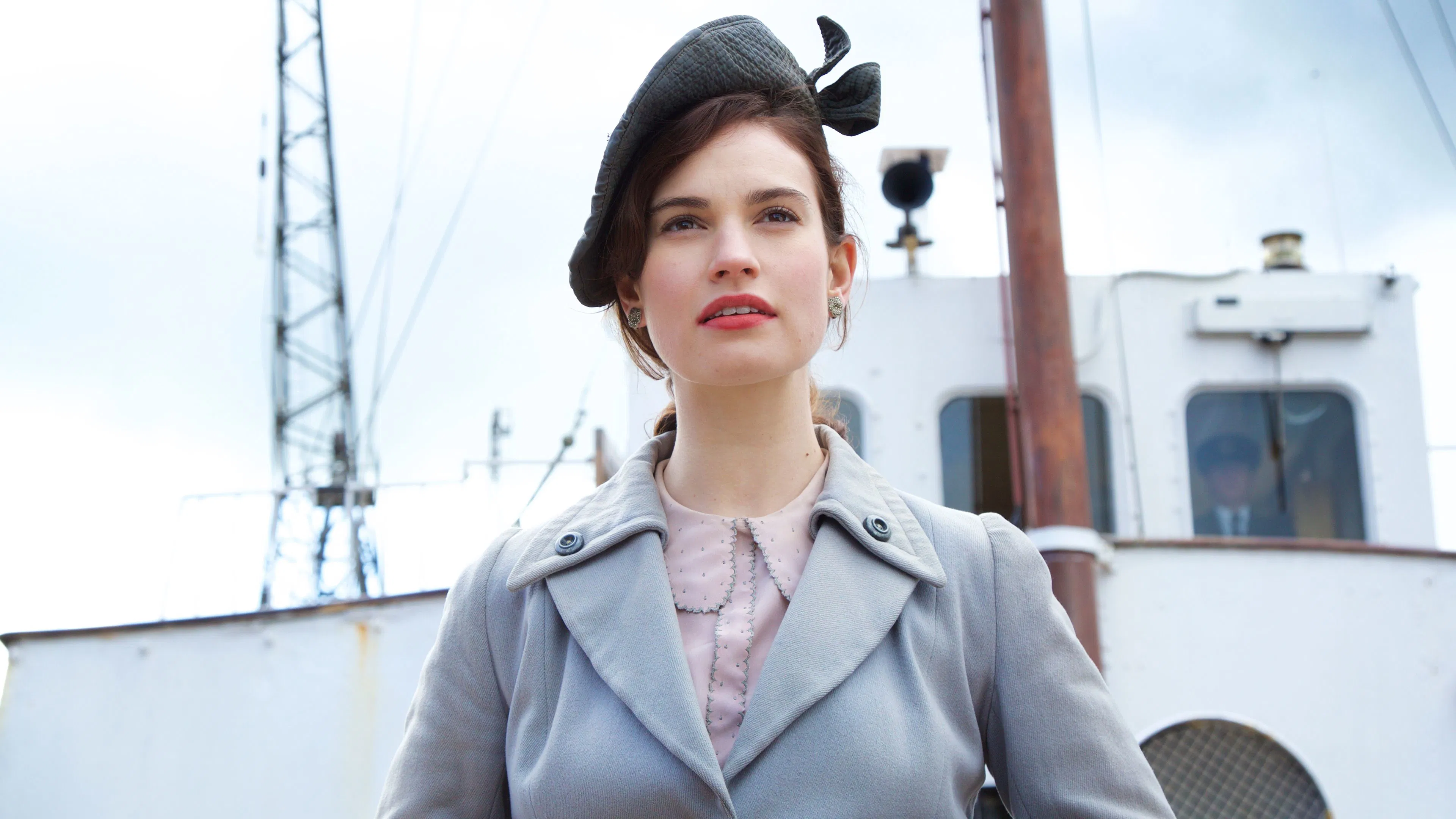 Tapeta filmu The Guernsey Literary and Potato Peel Pie Society / ()