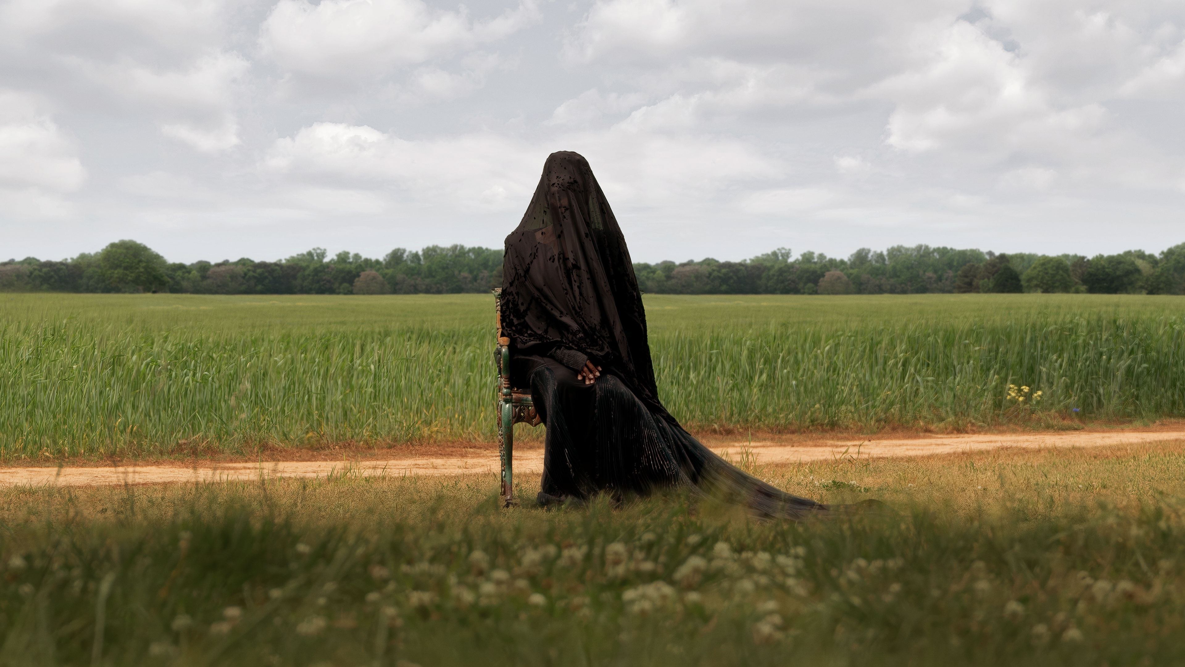 Tapeta filmu The Woman in the Yard / The Woman in the Yard (2025)