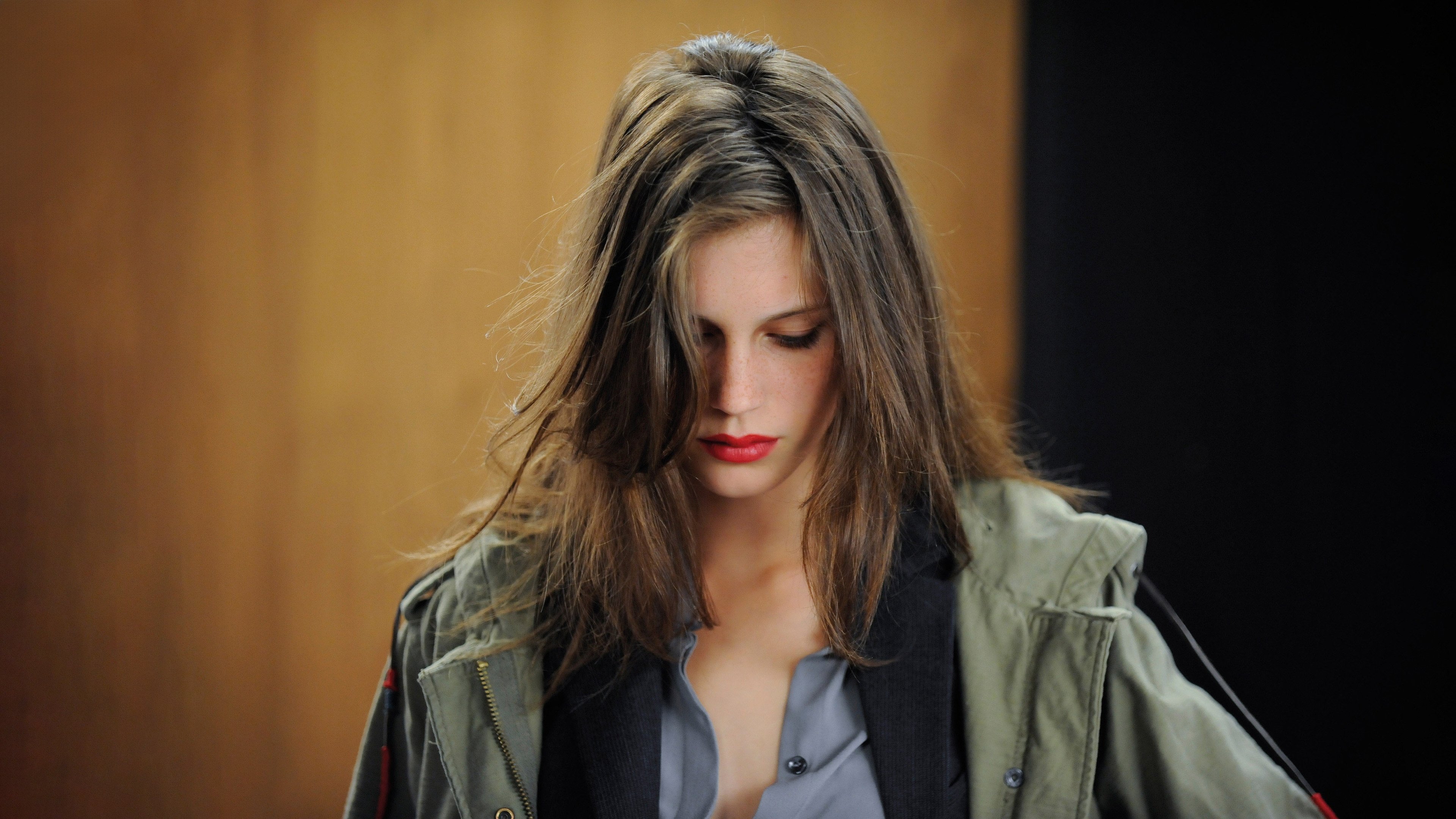 Tapeta filmu Jen 17 / Young & Beautiful (2013)