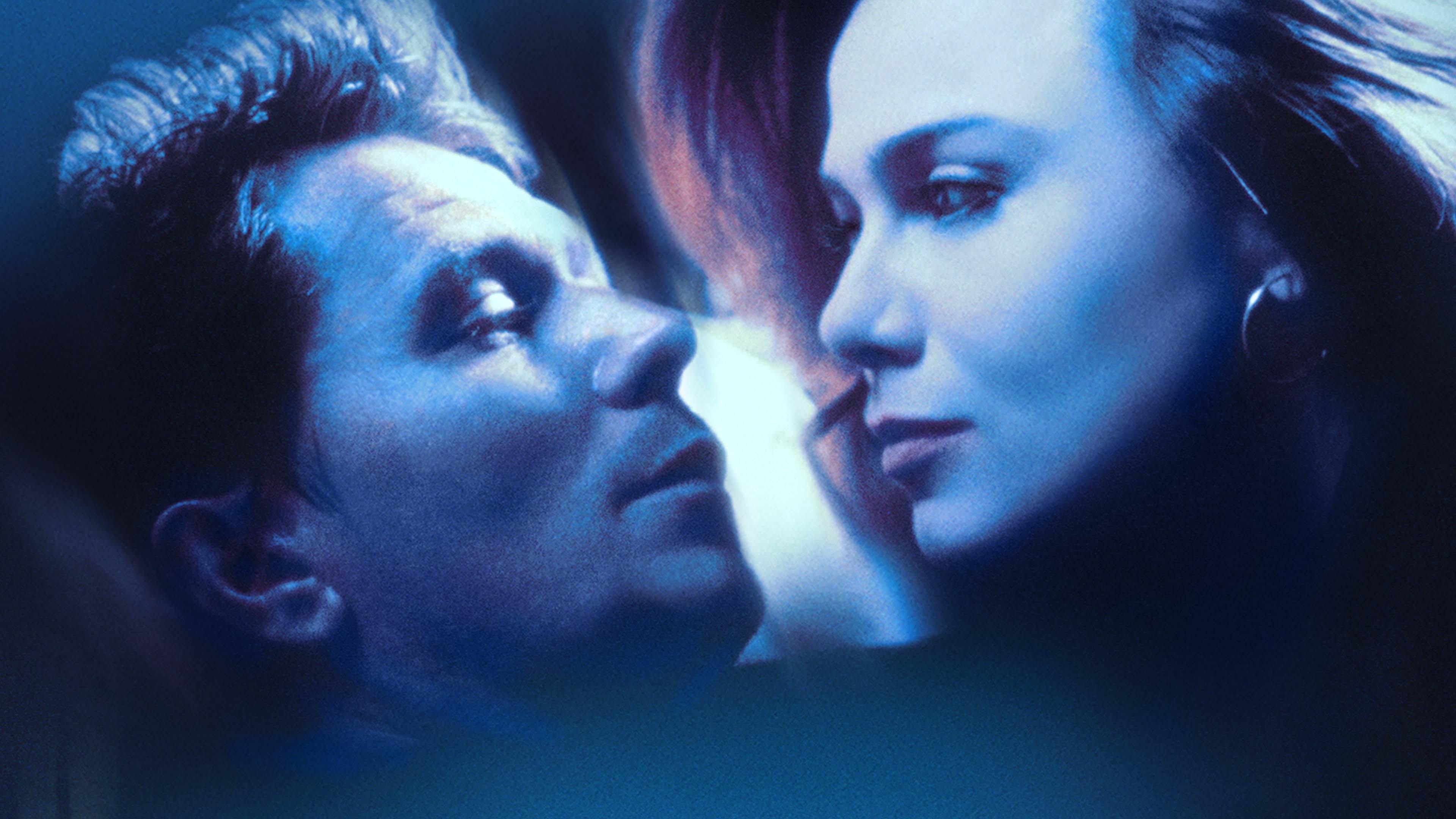 Tapeta filmu Romeo krvácí / Romeo Is Bleeding (1993)