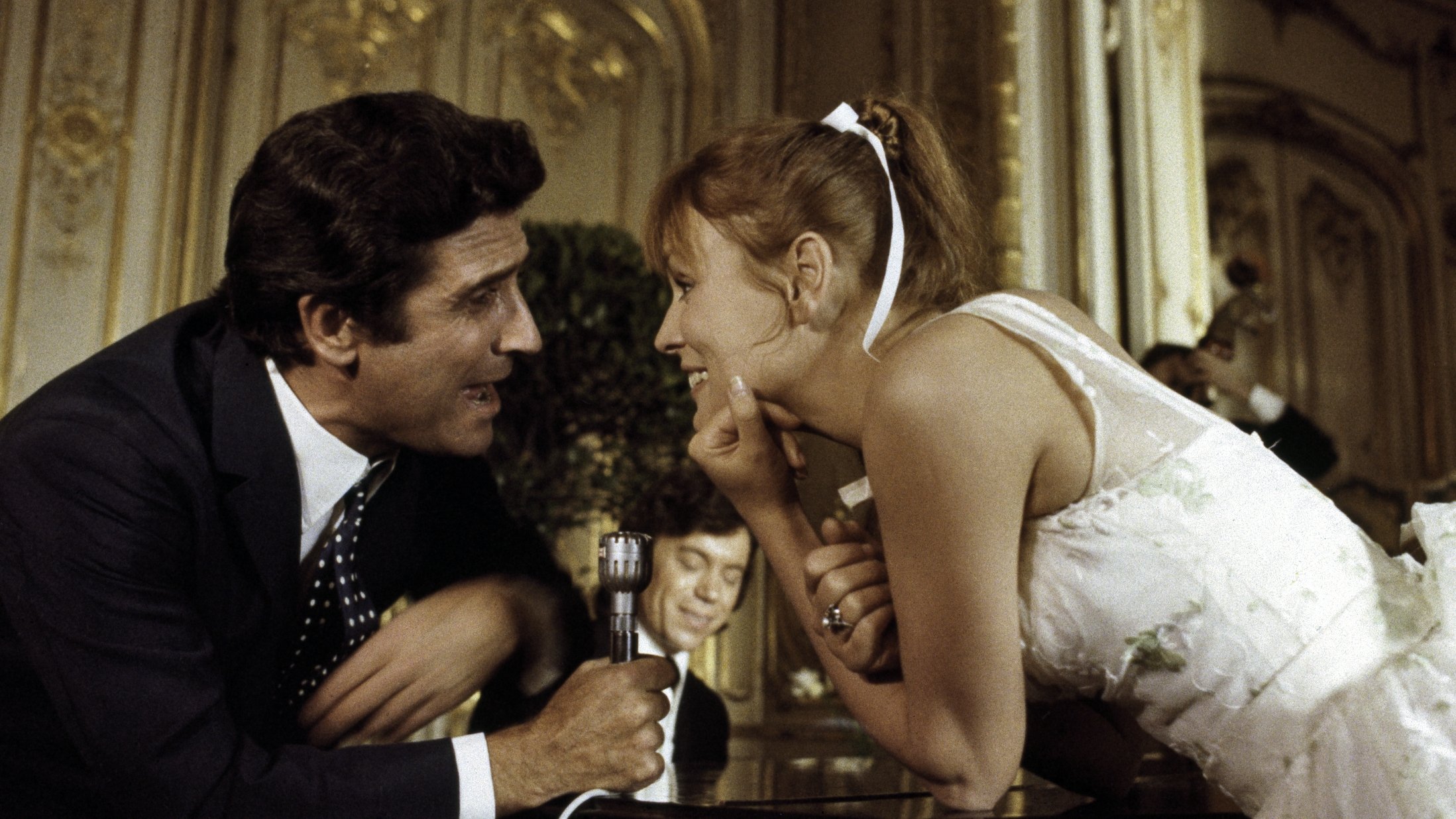 Tapeta filmu Celý jeden život / And Now My Love (1974)