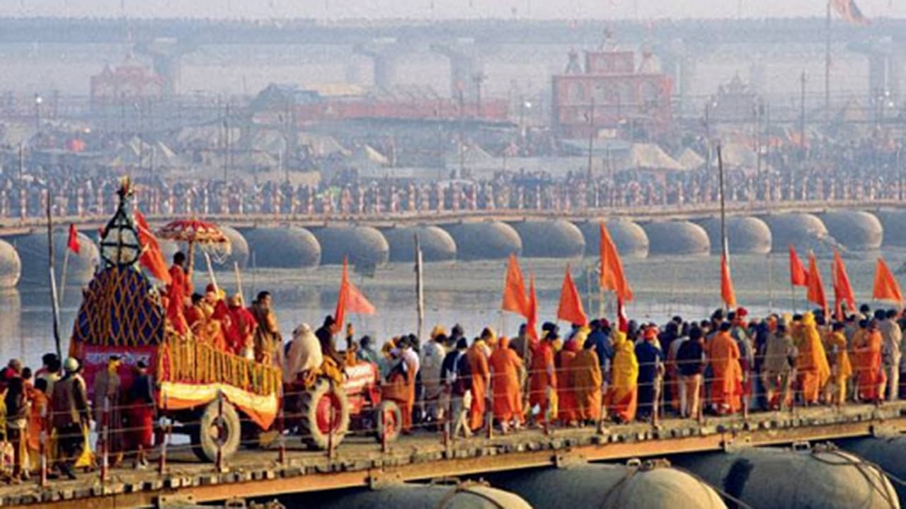 Tapeta filmu Kumbhaméla aneb Mraveniště boží / Kumbh Mela: The Greatest Show on Earth (2013)