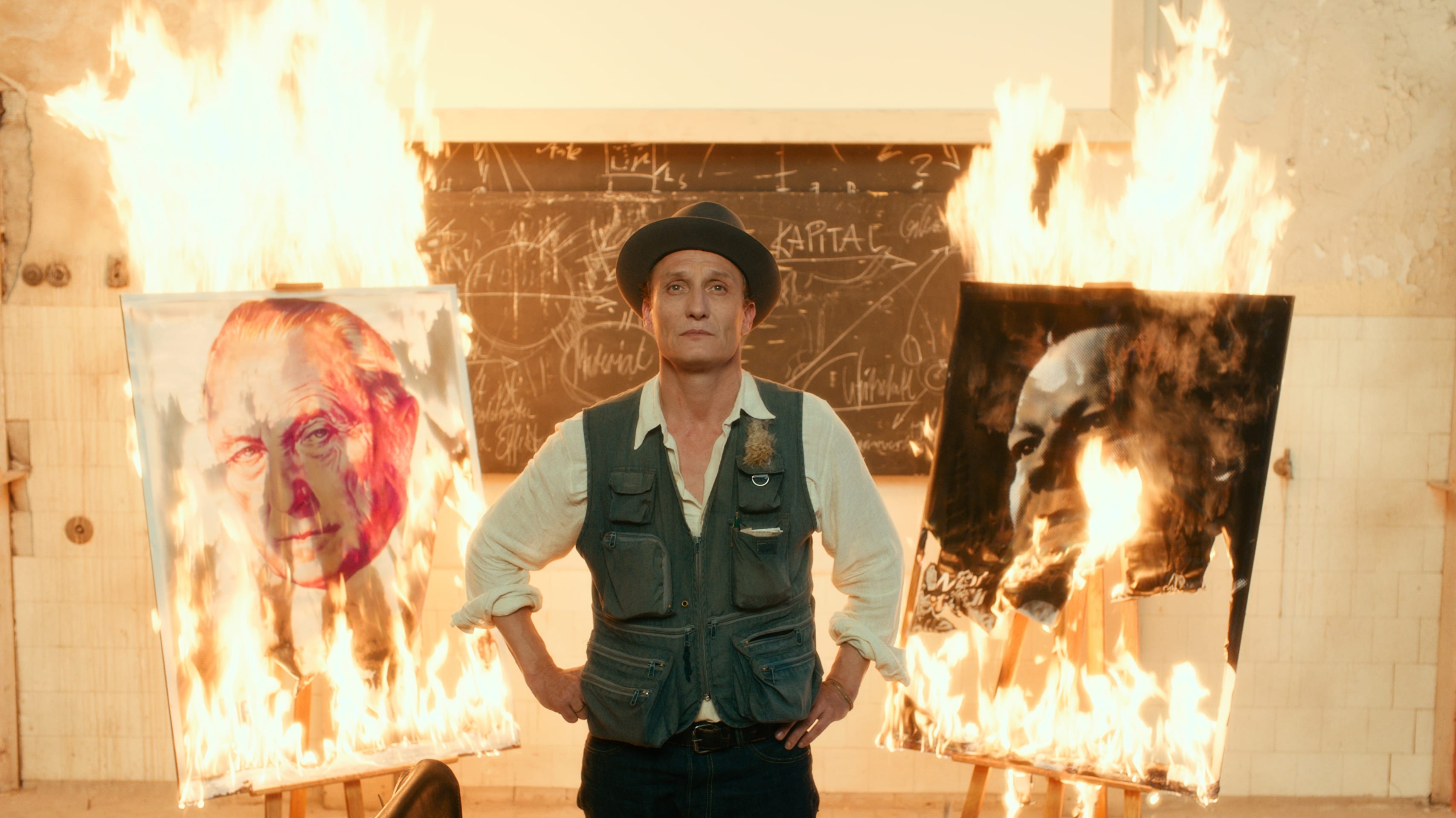 Tapeta filmu Nikdy neodvracej zrak / Never Look Away (2018)