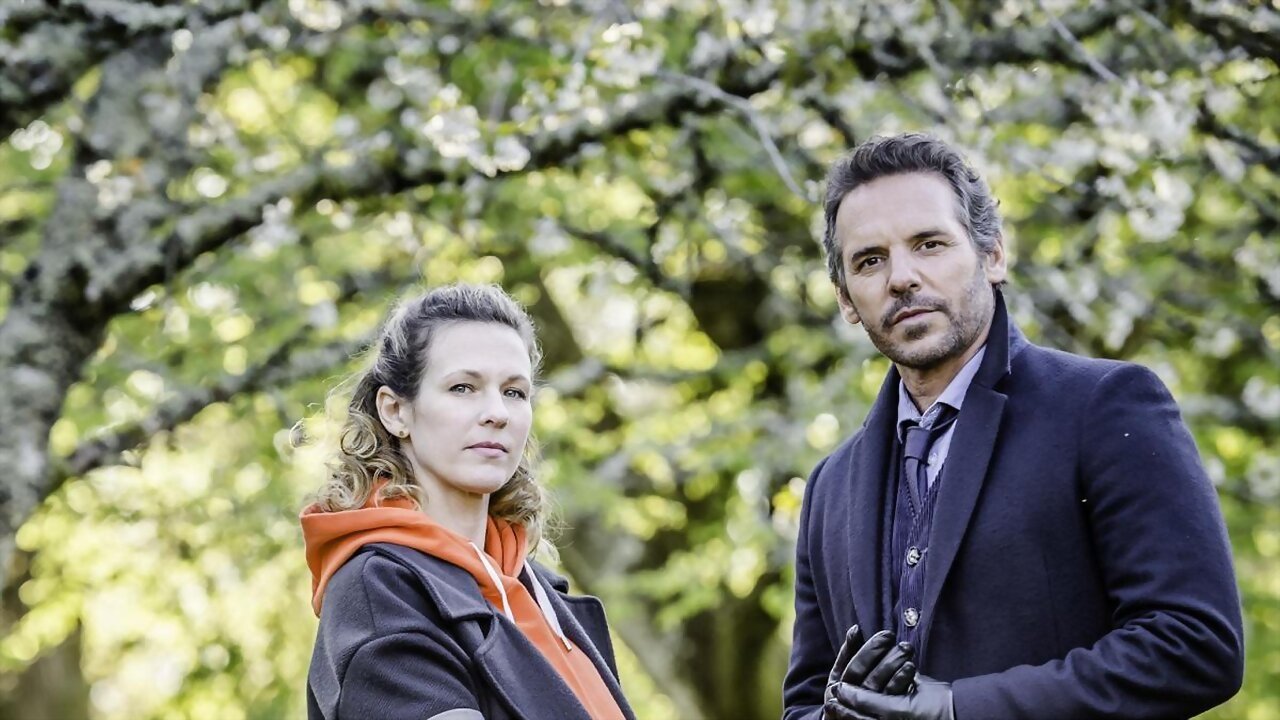 Tapeta filmu Stíny smrti: Tajemství velké dámy / Les Mystères de la Duchesse (2022)