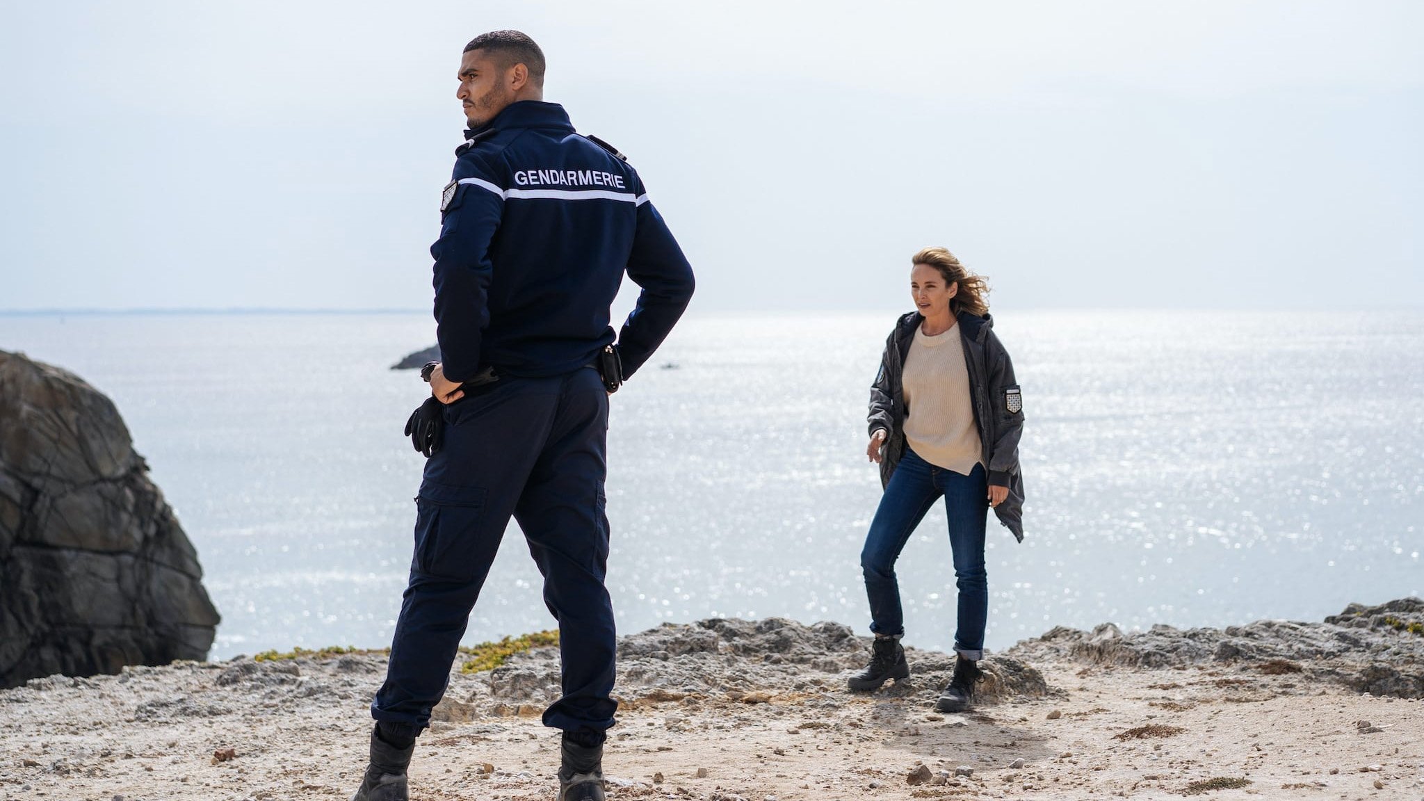 Tapeta filmu Stíny smrti: Vražda v Kermadecu / Menace sur Kermadec (2022)