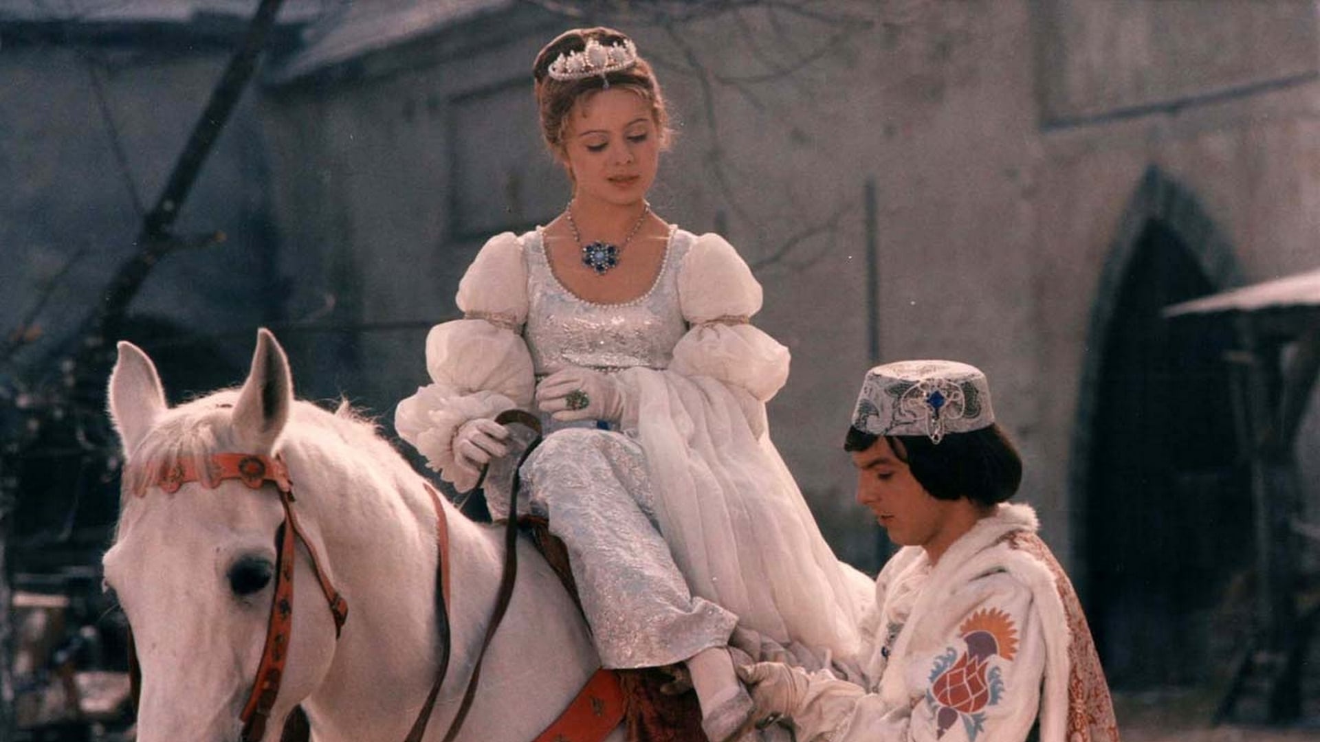 Tapeta filmu Tři oříšky pro Popelku / Three Wishes for Cinderella (1973)