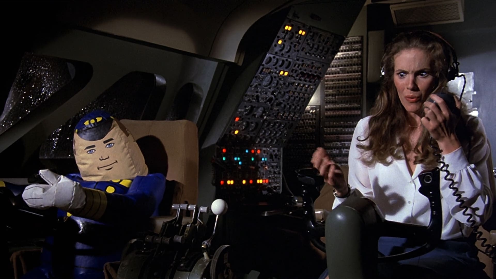 Tapeta filmu Připoutejte se prosím! / Airplane! (1980)