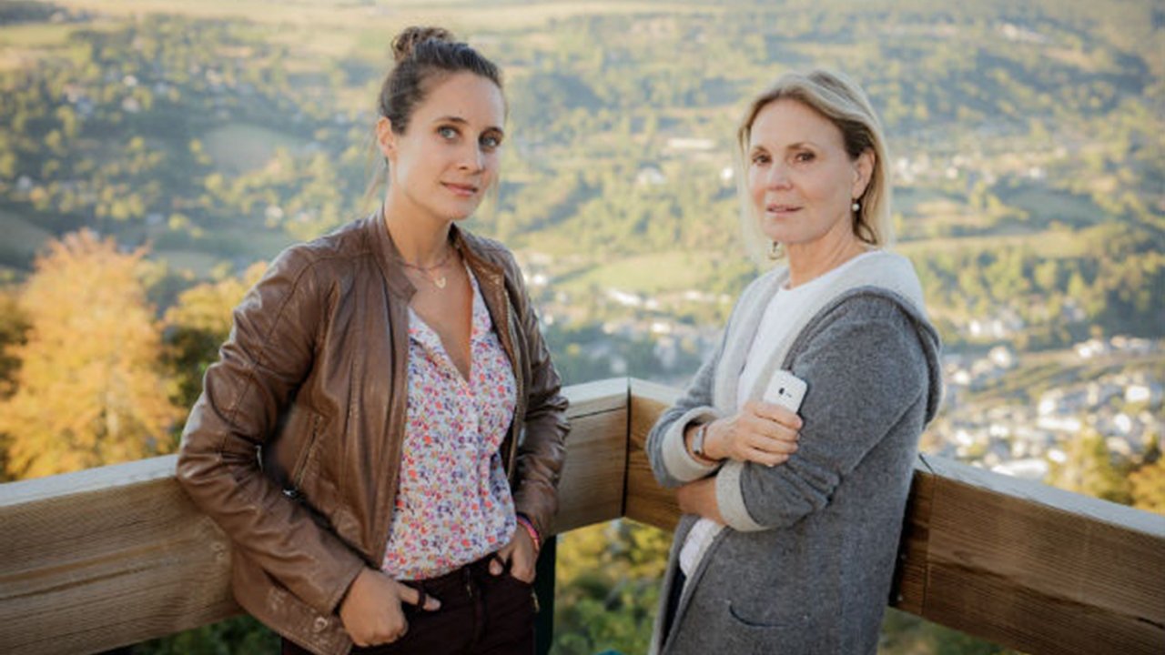 Tapeta filmu Stíny smrti: Vražedný pramen / Murder in the Auvergne Mountains (2017)