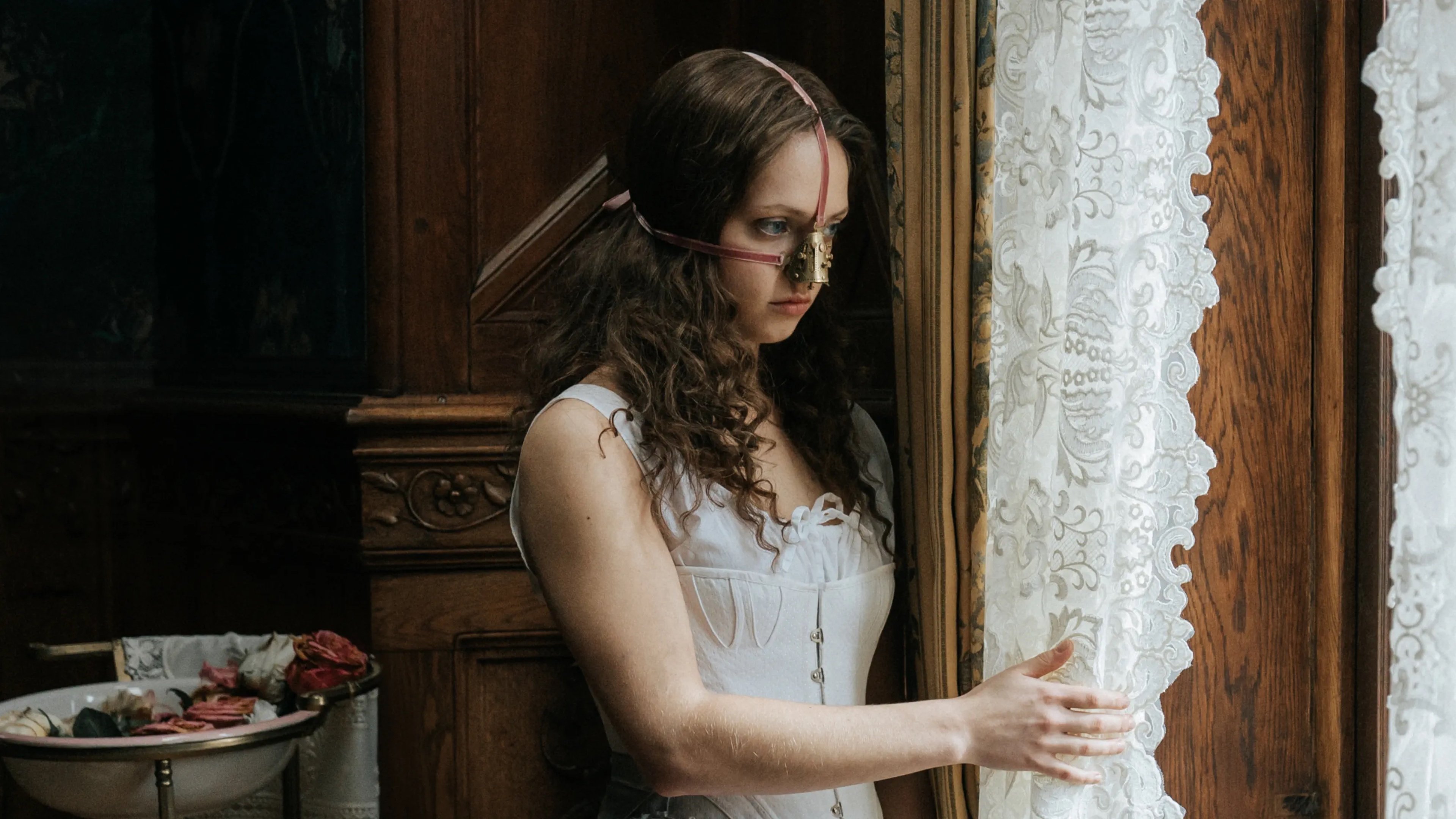 Tapeta filmu Den stygge stesøsteren / The Ugly Stepsister (2025)